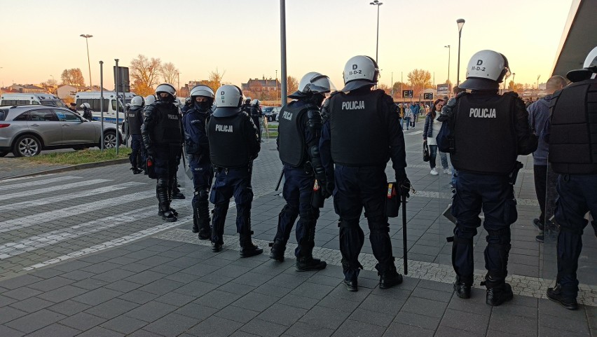 Oblężona Arena Lublin przed meczem Motoru ze Stalą Rzeszów. Zobacz zdjęcia