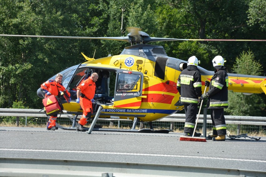 Wypadek na S8 pod Wieruszowem. Zderzenie samochodów. 7 osób rannych, w tym dwoje dzieci [ZDJĘCIA]