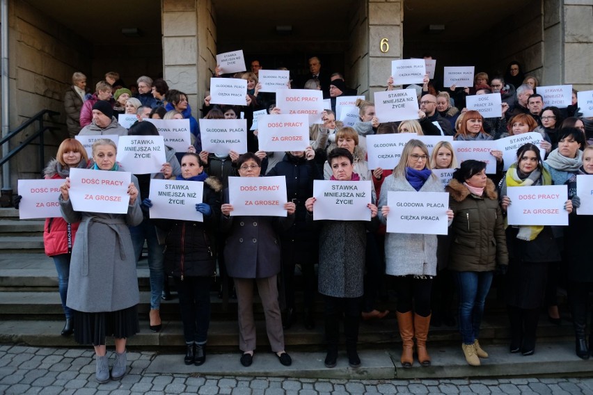 Coraz więcej pracowników administracji Sądu Okręgowego i...