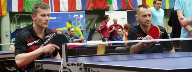 Maciej Nalepka (z prawej) grając w parze z Mariuszem Czerwińskim wywalczyli w Słowenii srebrny medal.