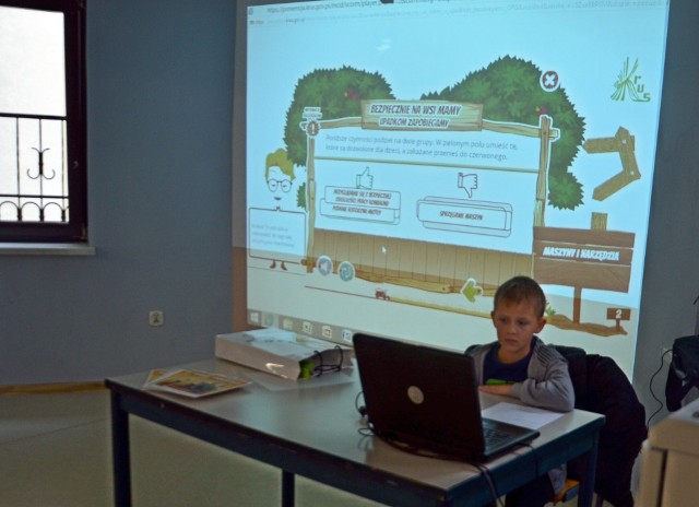 Pokaz kursu e-learningowego dla dzieci „Bezpiecznie na wsi mamy – upadkom zapobiegamy” przygotowanego w internecie przez KRUS dla dzieci
