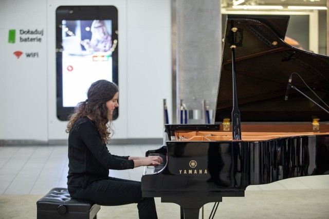 W weekend, 22-24 lutego, w centrum handlowym Focus odbyły się koncerty fortepianowe „Shoppin’ with Chopin”! Podczas koncertów zaprezentowali się: Malwina Marciniak, Marcin Wieczorek, Patrycja Wywrot-Nowicka, Andrew Dorofeew oraz sopranistka Marta Ustyniak-Babińska. Podczas koncertu finałowego 24 lutego wystąpi Jan Bieniasz, który wykona koncert e-moll wraz z 13-osobową orkiestrą kameralną. Zobaczcie zdjęcia z wydarzenia >>Czego wstydzą się kobiety? Aktorki i psycholog dyskutują.