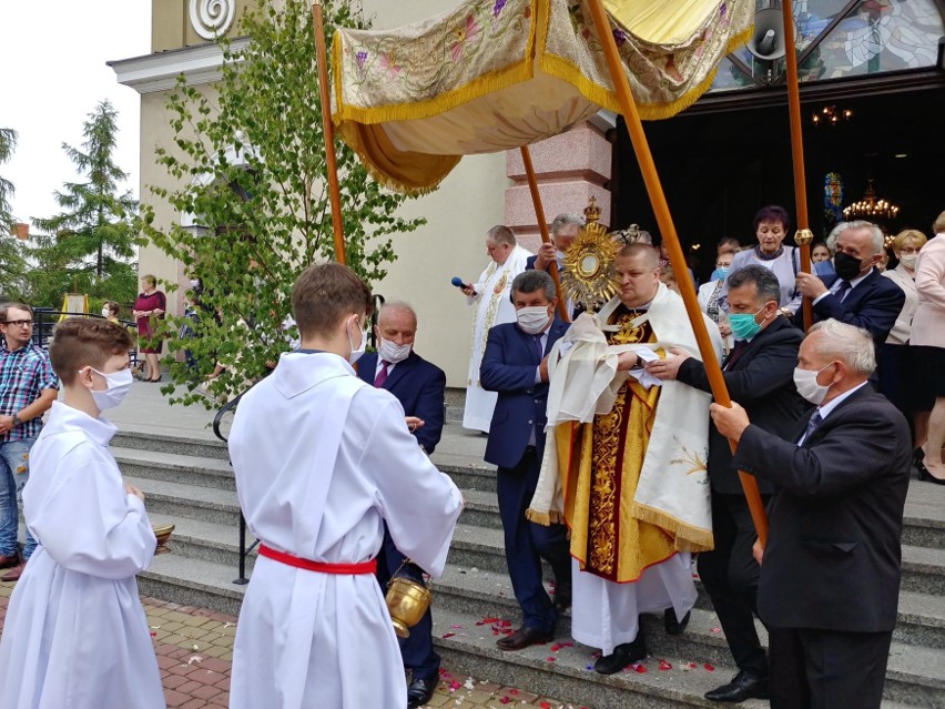 Wyjątkowy przebieg miało tegoroczne Boże Ciało w parafii pod...