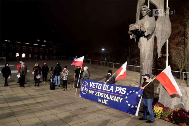 Pikieta pod hasłem "Zostaję w Unii Europejskiej, Weto dla PiS!" w Szczecinie