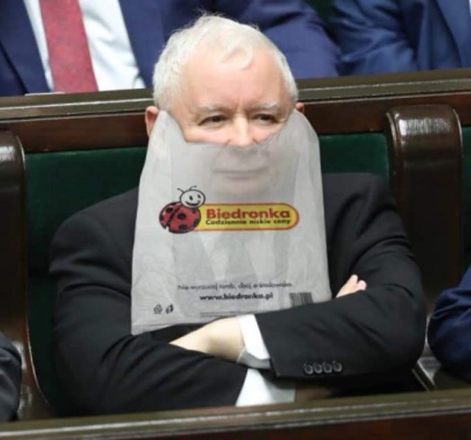 Jarosław Kaczyński w maseczce. Tak ją trzeba nosić? Zobacz...
