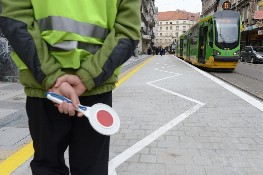 Przystanki wiedeńskie umożliwiają wejście do tramwaju z...