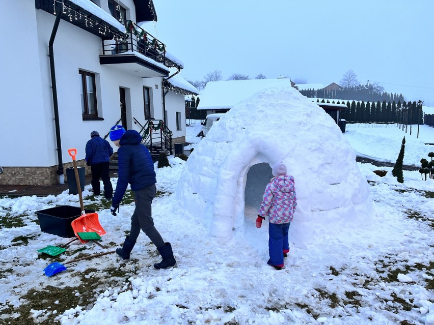 To już siódme igloo, które w swojej karierze śnieżnego...