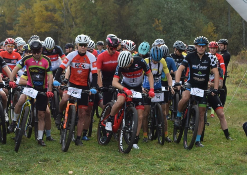 Wyścig Jesieni MTB w Czarnowcu. Impreza odbyła się w niedzielę 16.10.2022. Zdjęcia