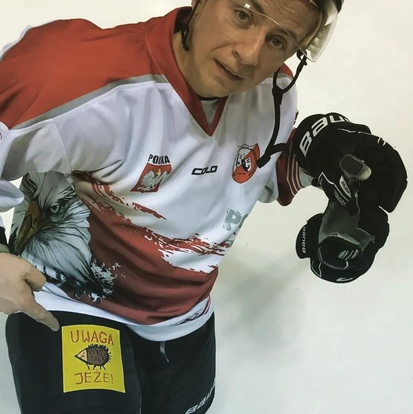 Aktor z Kielc, Wojciech Niemczyk, grał w hokeja, by pomóc uchodźcom z Ukrainy. Zobacz zdjęcia
