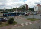 Wypadek w centrum Wrocławia. Tramwaj zderzył się z samochodem osobowym [ZDJĘCIA]