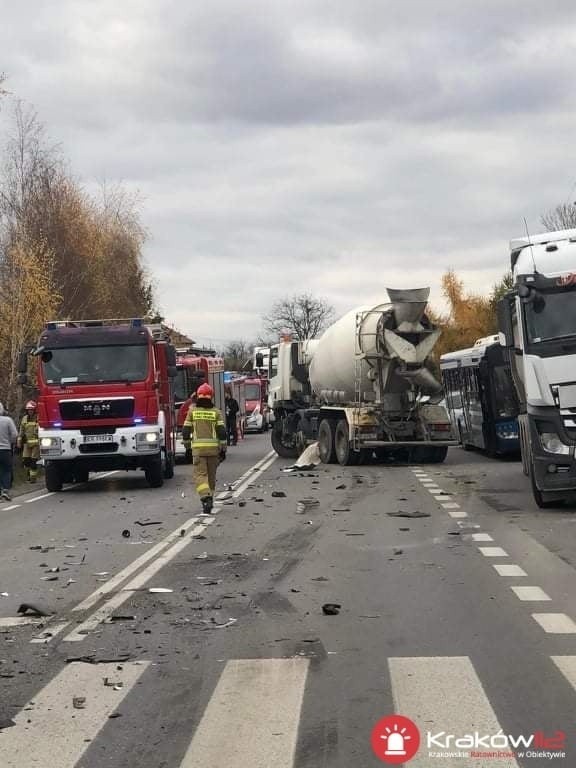 Poważny wypadek na ulicy Brzeskiej na granicy Krakowa i...