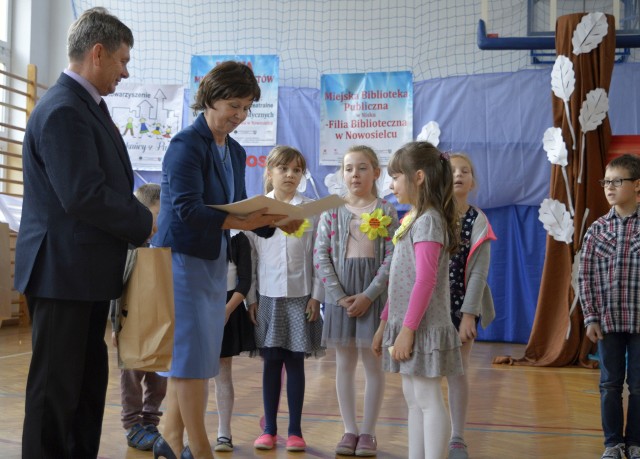 Nagrody dla uczestników projektu wręczał między innymi przewodniczący Rady Miasta Waldemar Ślusarczyk