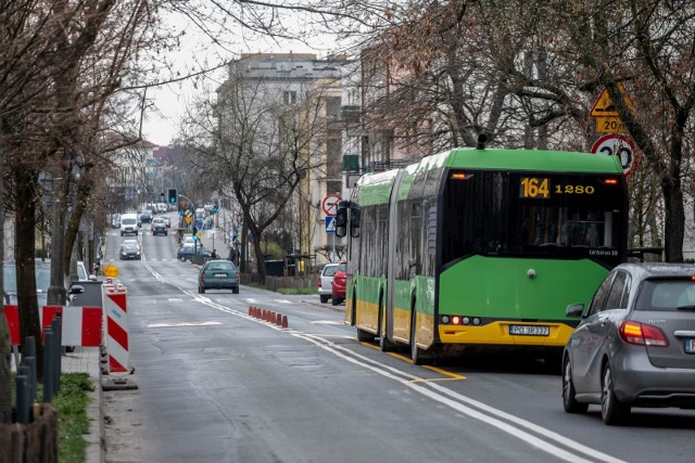 W związku z zapadnięciem się jezdni na ulicy Kasprzaka wprowadzono zmiany w kursowaniu autobusu linii 164.