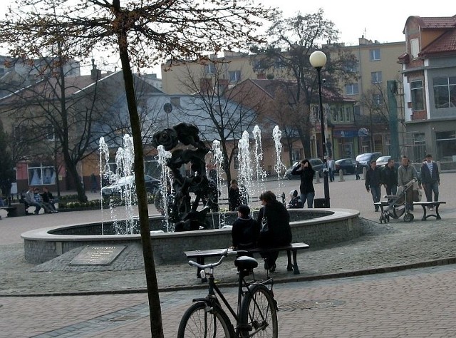 Fontanna na placu Bartosza Głowackiego to ulubione miejsce spotkań i odpoczynku tarnobrzeżan.
