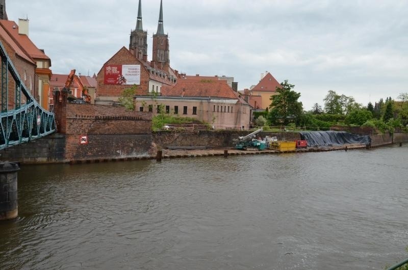 Fala kulminacyjna przechodzi przez Wrocław. Ale poziom Odry spada (ZDJĘCIA)