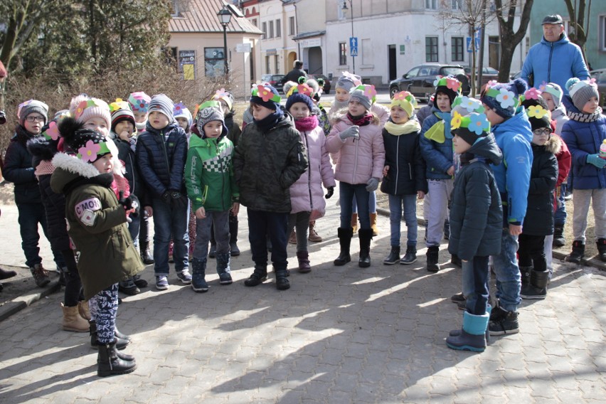 Dzieci z Łęczycy mocno hałaśliwie wypędzały zimę!