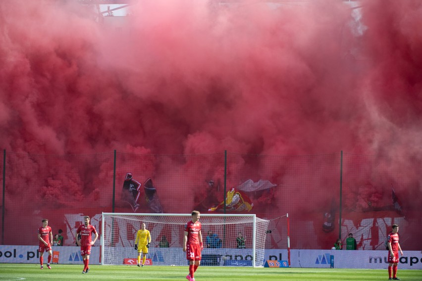 Oprawa kibiców Widzewa na meczu z Piastem