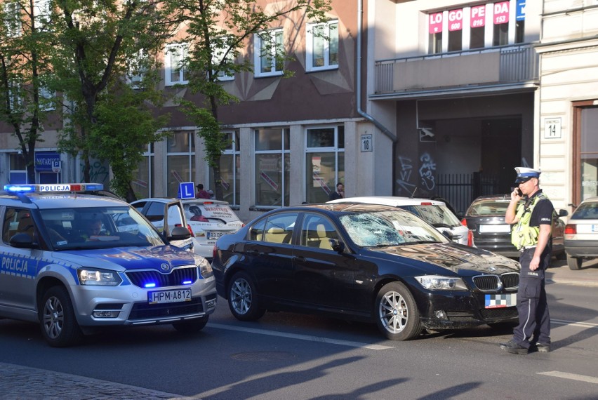 Wypadek na Sienkiewicza: BMW potrąciło pieszego przy przystankach obok Białówny (zdjęcia)