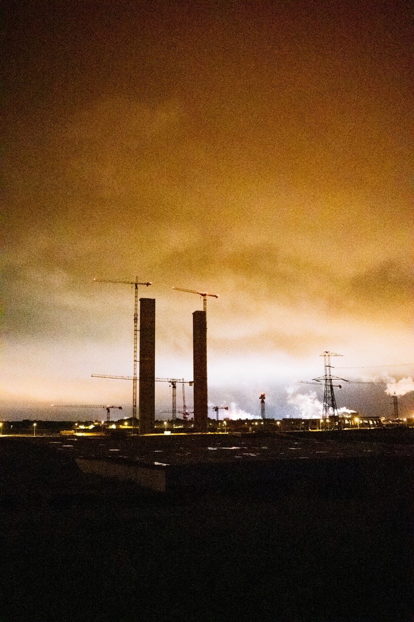 Ostrołęka. Elektrownia C. Protest działaczy Greenpeace. W nocy z 22 na 23.06.2020 weszli na wieżę elektrowni