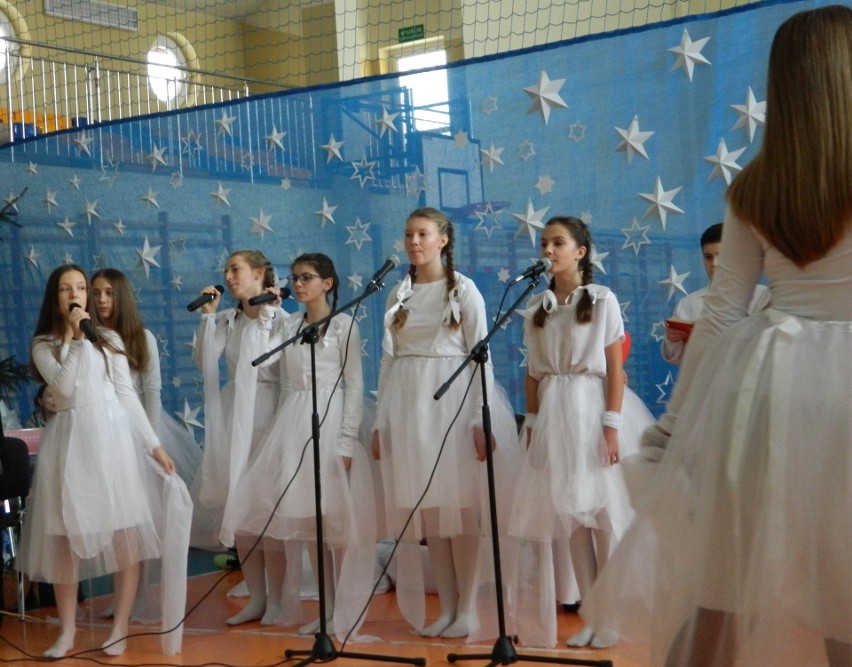 Uczniowie z Królewca wystawili muzyczne jasełka bożonarodzeniowe