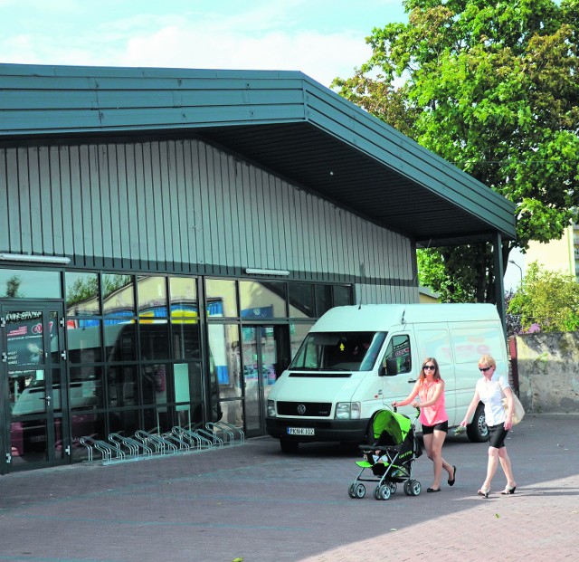 Lidl, Dino i Polo Market otworzą wkrótce sklepy w centrum Bełchatowa. Co dalej z Bawełnianką?Nowy supermarket  Polo Market powstanie w miejscu dawnego Tesco na ul. Wojska Polskiego