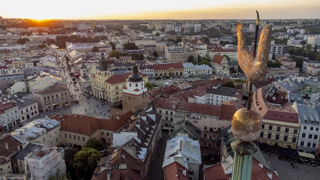Lublin jest podzielony na 27 dzielnic. W 2019 r. o 435 mandatów walczyło ze sobą 609 kandydatów. W 27 spośród 78 głosowanie nie było potrzebne