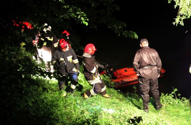 Wypadek w Ratowicach, BMW wpadło do Odry, 17.05.2015