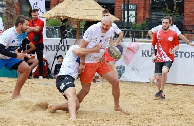 Bierhalle Manufaktura Beach Rugby 2021. Amatorzy i dużo dobrej zabawy [ZDJĘCIA]