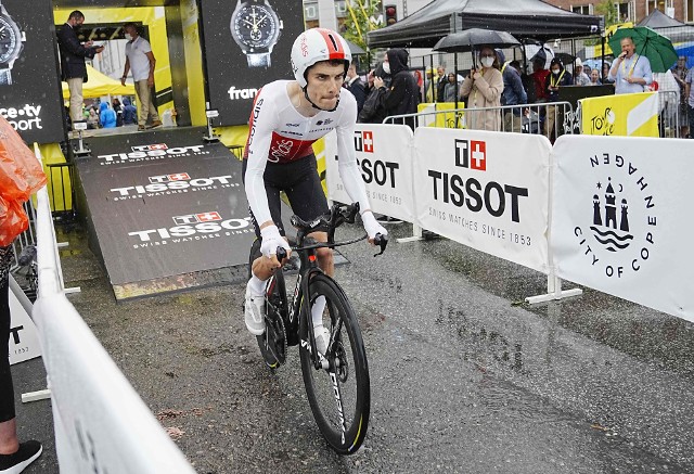 Francuz Guillaume Martin z drużyny to kolejny kolarz wykluczony z Tour de France z powodu zakażenia koronawirusem