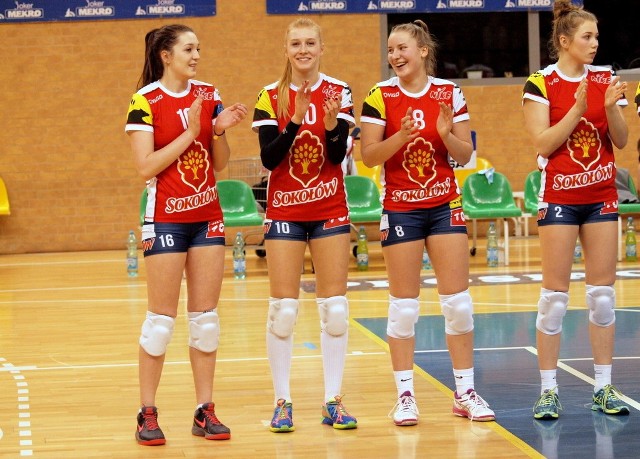 W meczu 19. kolejki I ligi siatkówki kobiet Joker Mekro Energoremont Świecie pokonał Sokołów S.A. Nike Węgrów 3:0 (25:19, 25:20, 25:17).