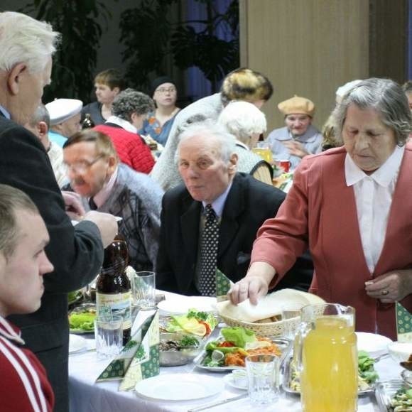W 2009 roku na wspólnej kolacji w Centrum Kultury Prawosławnej przy ul. św. Mikołaja spotkały się osoby samotne i potrzebujące.