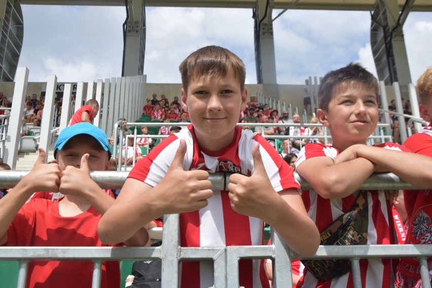 Dzień Dziecka podczas meczu Polski z Macedonią Północną U-21 w Radomiu. Było głośno i kolorowo. Znajdź się na zdjęciach