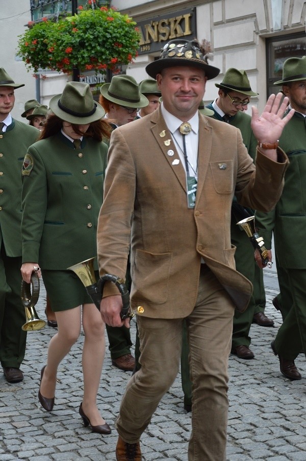 Sądecki rynek opanowali myśliwi z całej Polski [WIDEO]