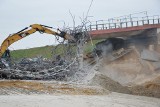Wyburzają wiadukty na A1. Autostrada od Tuszyna do Piotrkowa zamknięta do poniedziałku [ZDJĘCIA, FILMY]