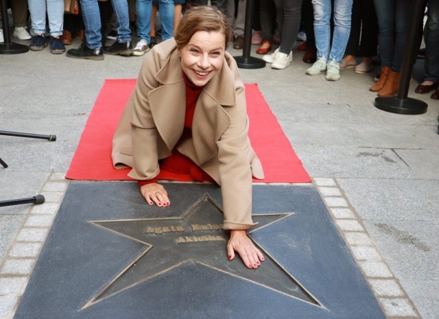 Agata Kulesza odsłoniła swoją gwiazdę w Łódzkiej Alei Gwiazd