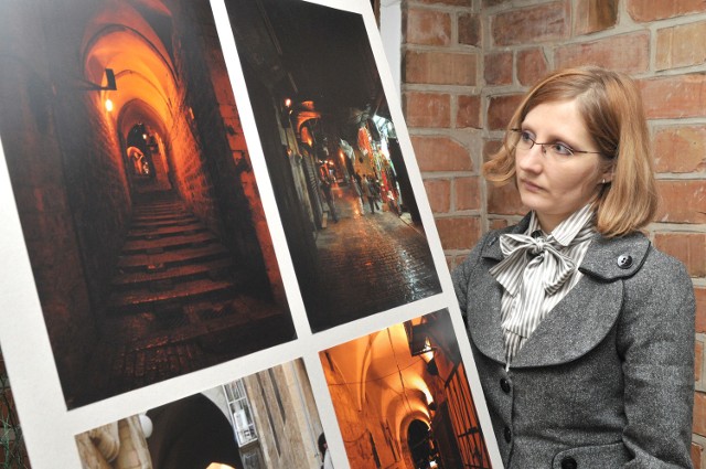 Fotografie z Jerozolimy prezentowane są w sali klubowej świdwińskiego zamku.