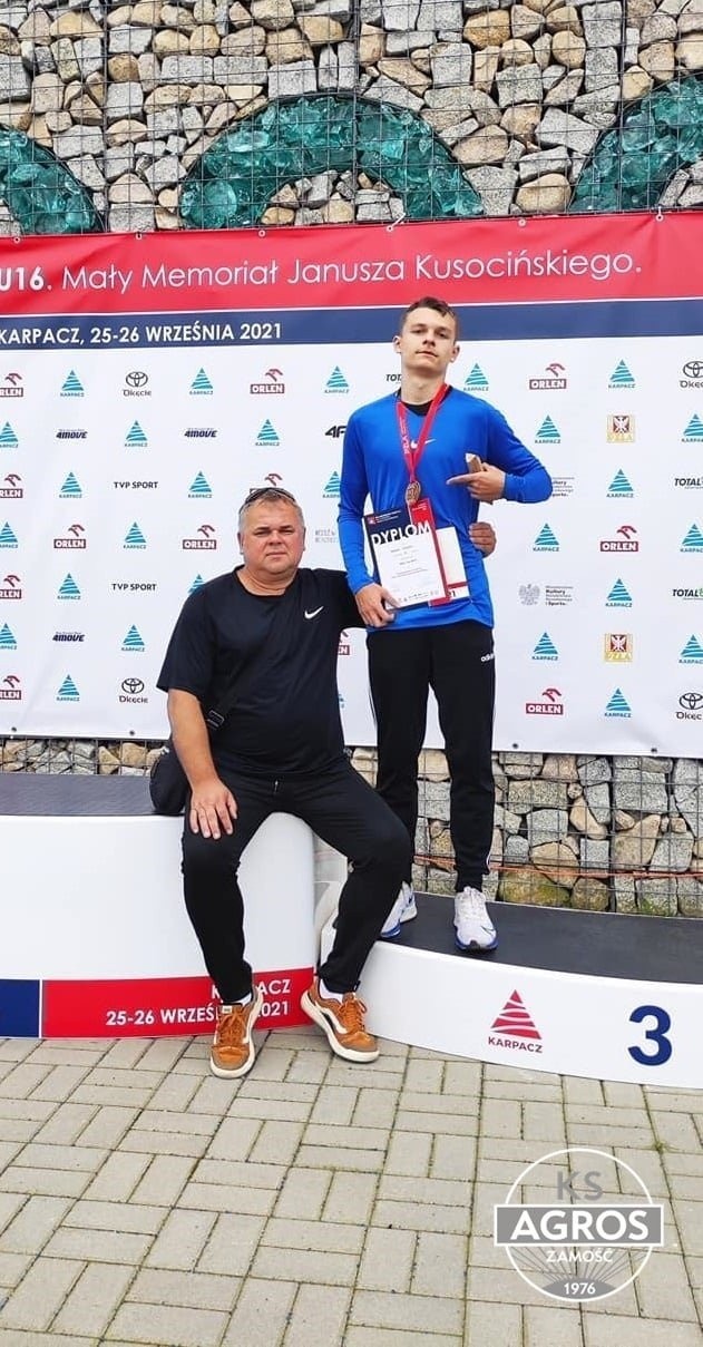 Adrian Lepionka (Agros Zamość) razem z trenerem Andrzejem...