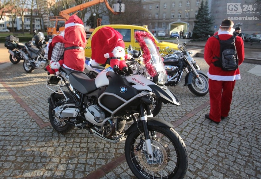 Punktualnie w południe z Jasnych Błoni wyruszył mikołajkowy...