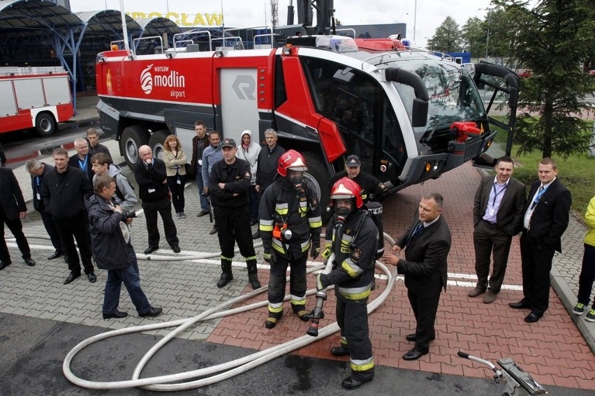 Wrocław: Strażacy trenowali w specjalnej komorze (ZDJĘCIA)