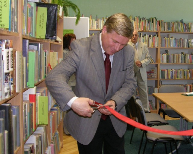 Bibliotekę po remoncie otworzył prezydent Piotr Przytocki