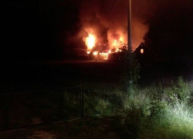 Wczoraj wieczorem, około godziny 20.55, paliła się stodoła w Zaczerlanach na terenie MONAR-u. Pożar był znacznie rozwinięty. 