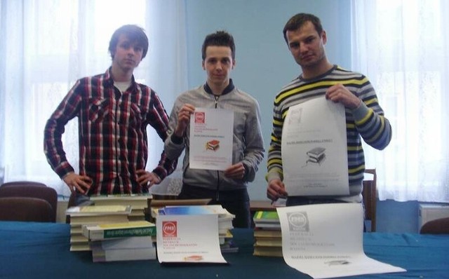 Zbiórką książek zajmują się między innymi Mateusz Gałązkiewicz, Roman Hebda i Rafał Stojak.