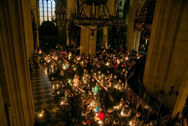 U dominikanów kościół rozświetlały wyłącznie świece