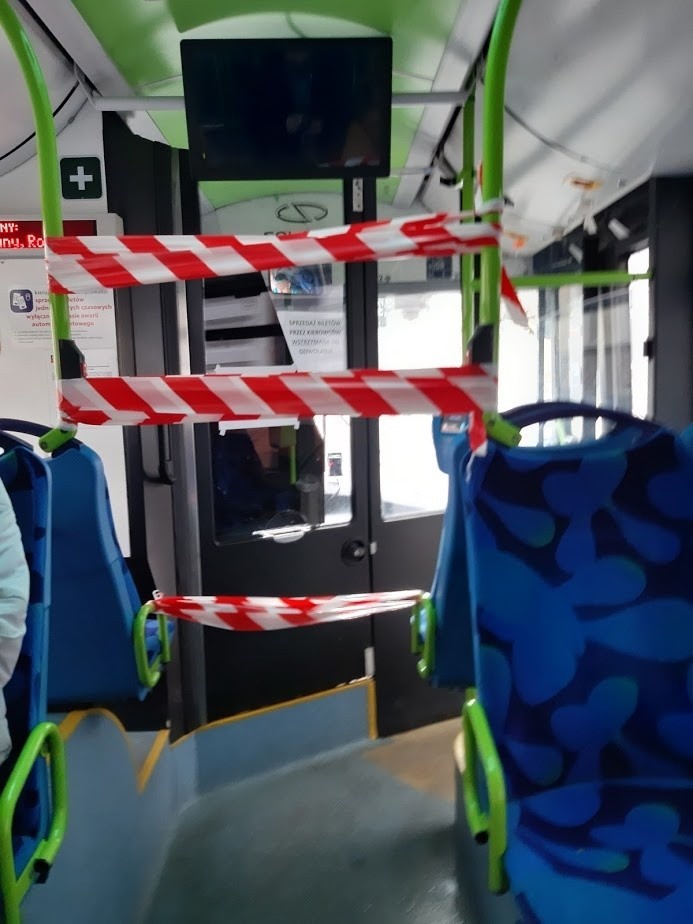 Za ciasno w szczecińskich autobusach. Pasażerowie boją się o zdrowie. Co na to organizator transportu?   