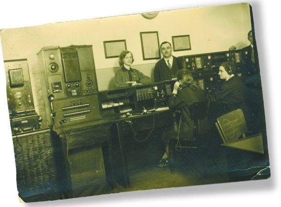 Wnętrze białostockiej centrali telefonicznej przy ul. Warszawskiej 13. Około 1935 r.