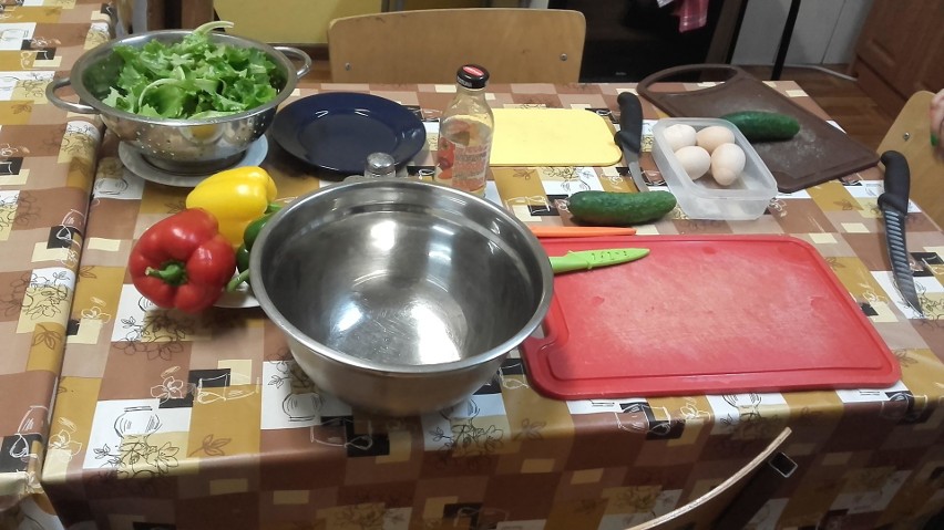 Półprodukty przygotowane na zrobienie sałatki