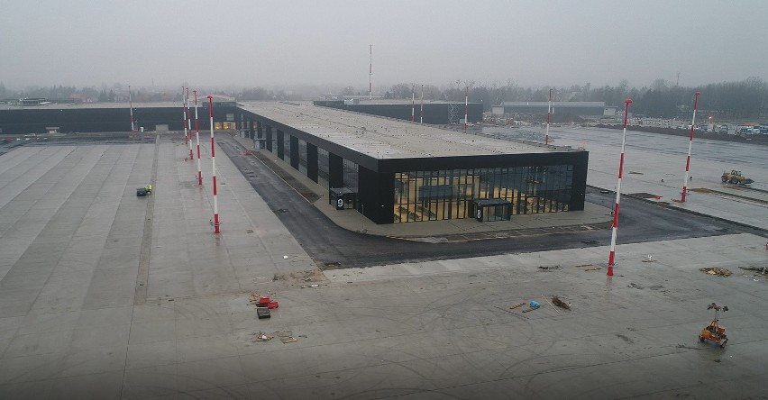 Bez żadnych zakłóceń trwa budowa obiektów Portu Lotniczego...