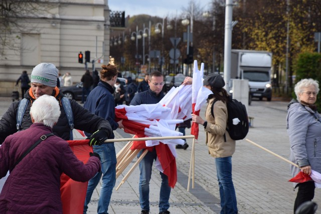 Akcja „Biało-czerwona łączy pokolenia”. Rozdadzą w regionie ponad 2 tysiące flag