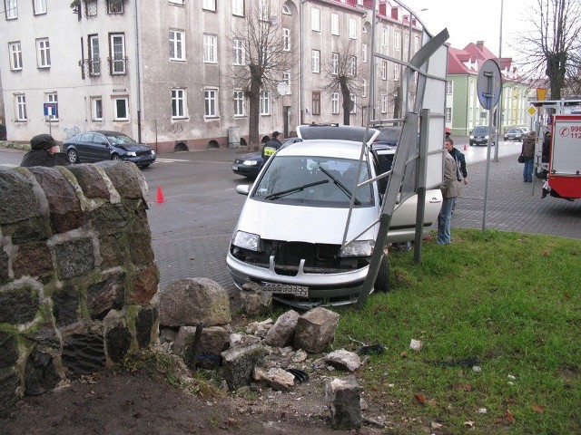 Seat uderzył w tablicę i murek