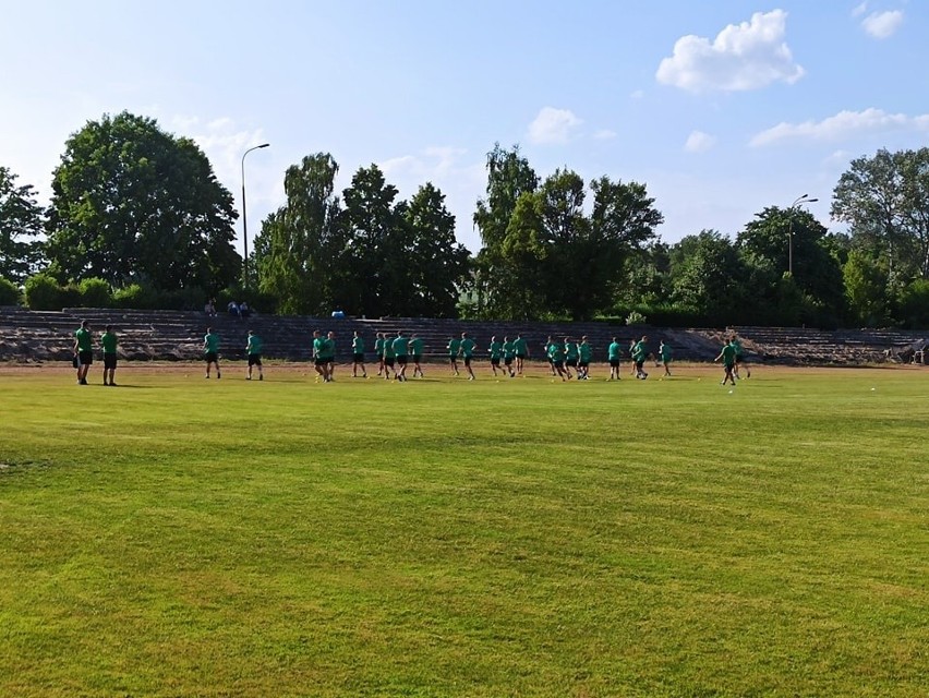 Star Starachowice rozpoczął treningi przed startem 3. ligi. Zespół rozegra 7 sparingów. Zobaczcie zdjęcia z pierwszego treningu